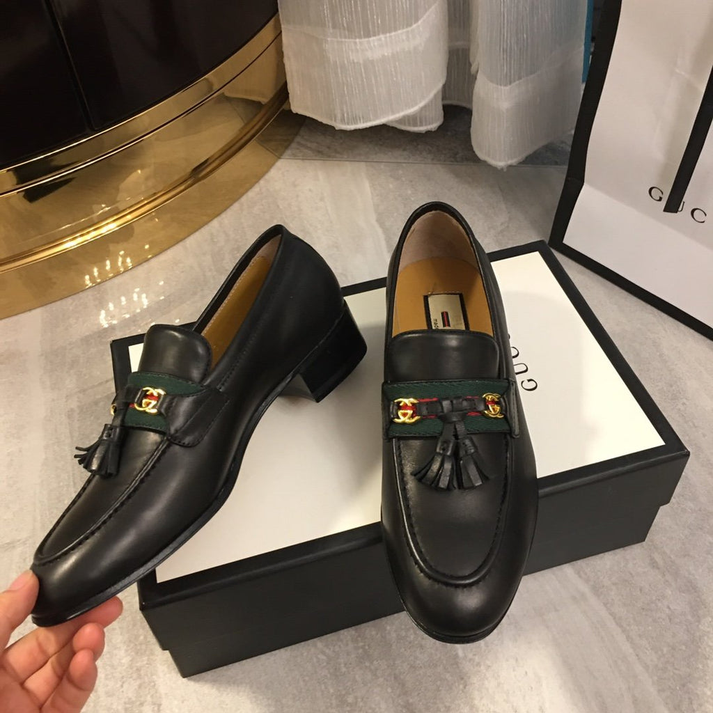 Black loafer with web