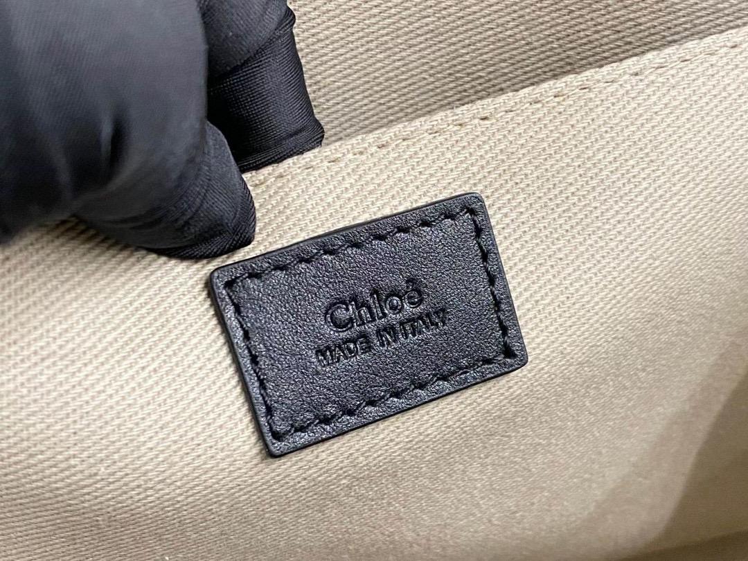 Black CW medium tote bag