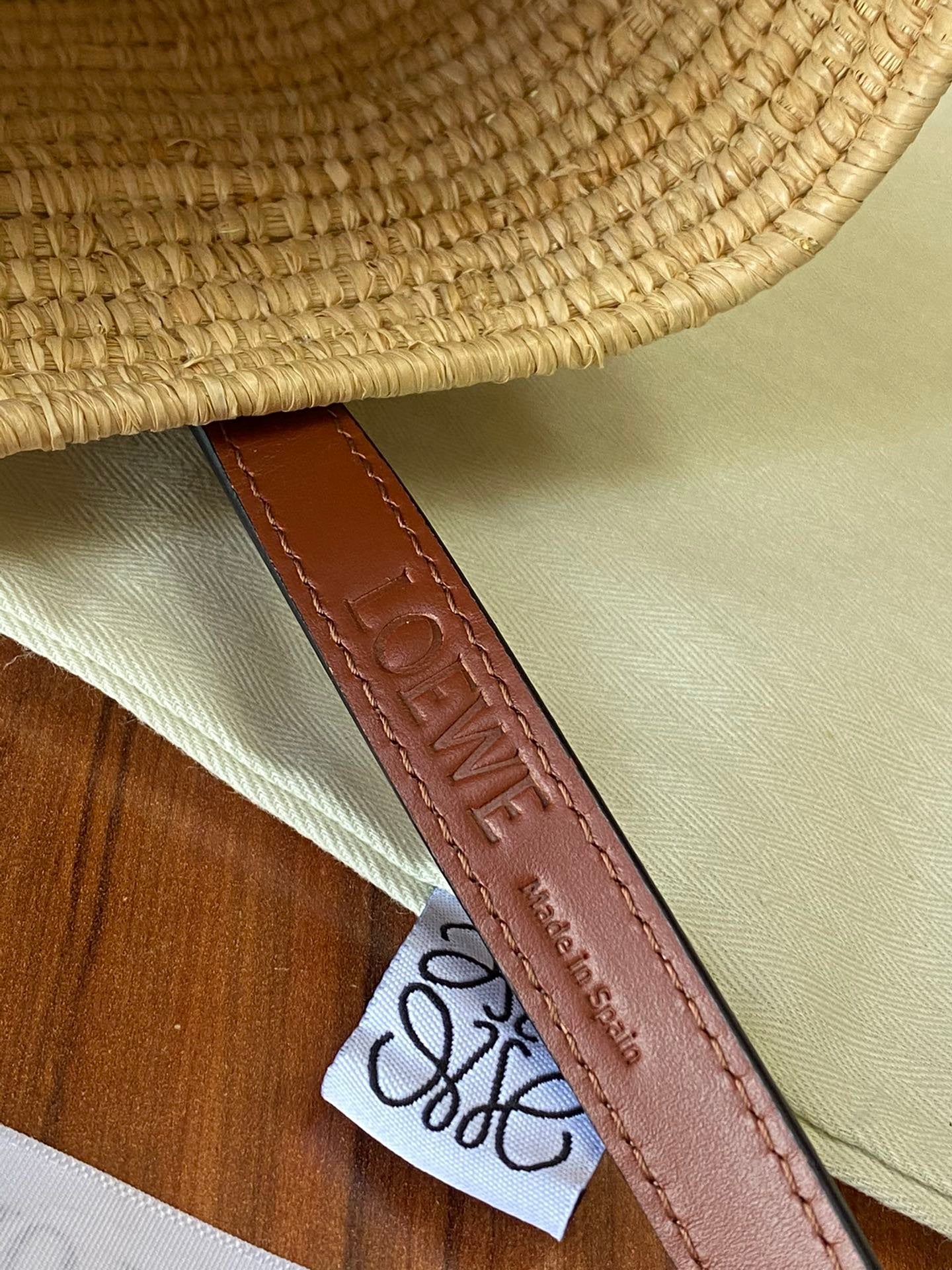 Natural & pecan raffia small square basket bag