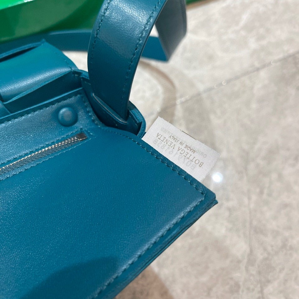 Mallard BC shoulder bag