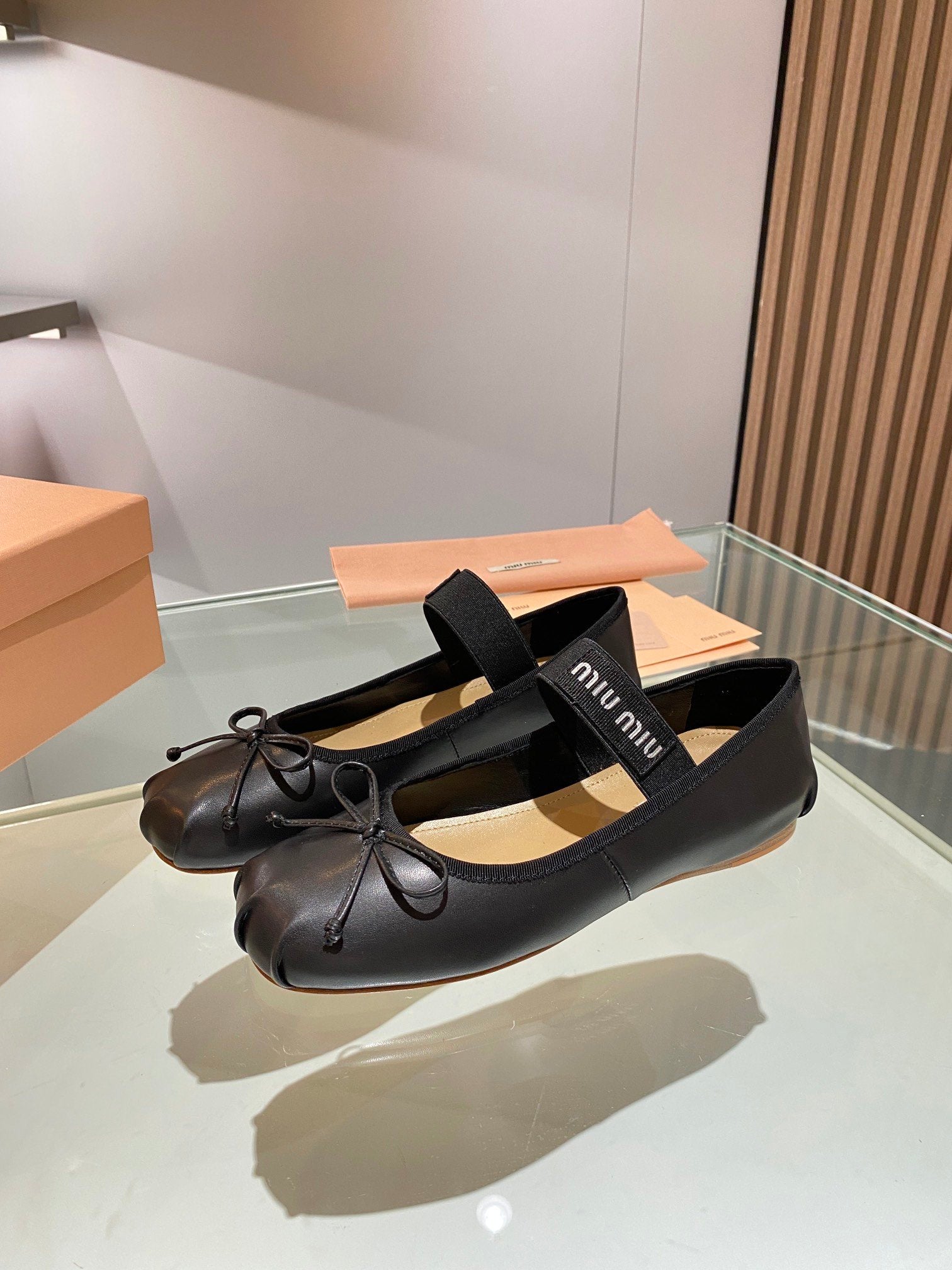 Black M Leather ballerinas