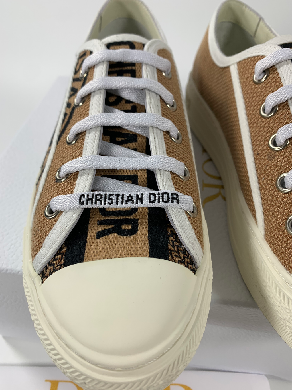 Beige canvas WD sneaker