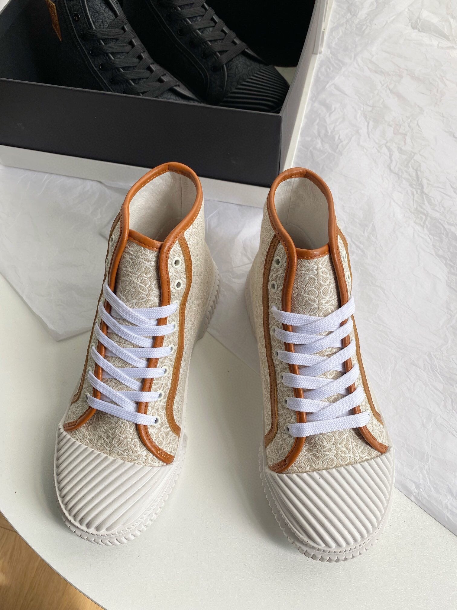 Natural/White LA high top sneaker in canvas