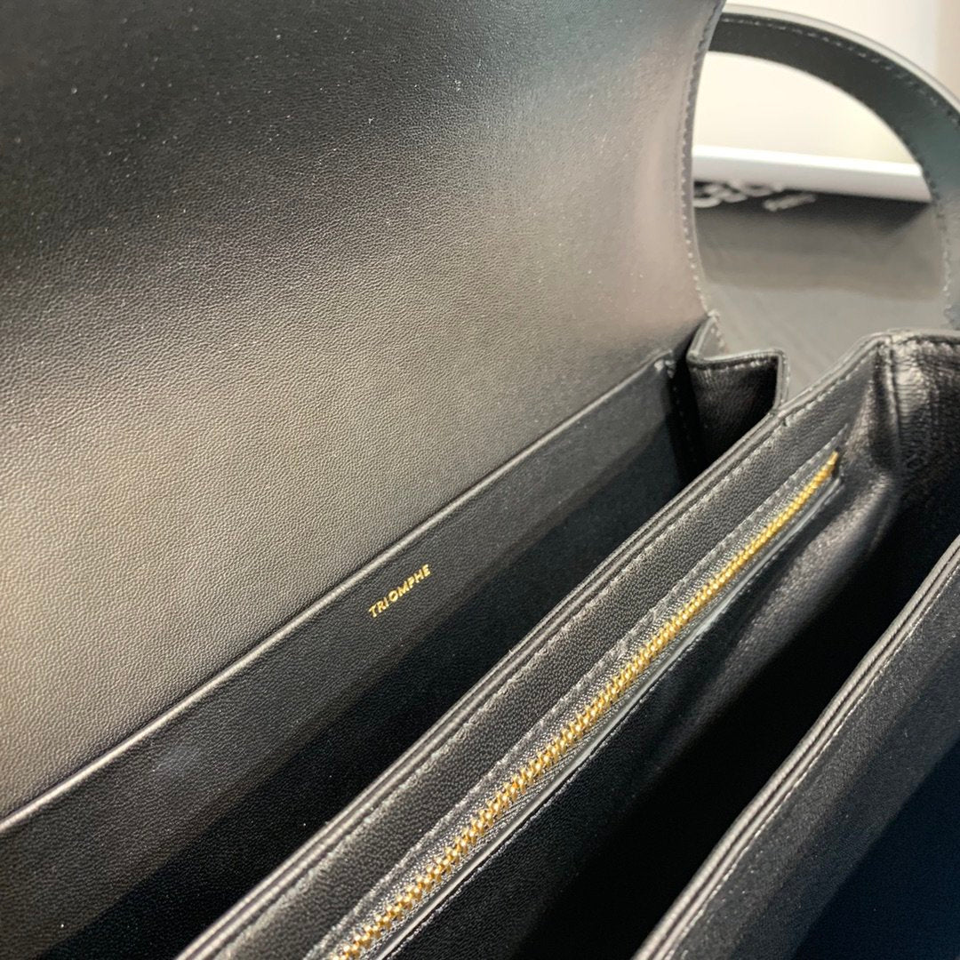 Black medium triomphe bag