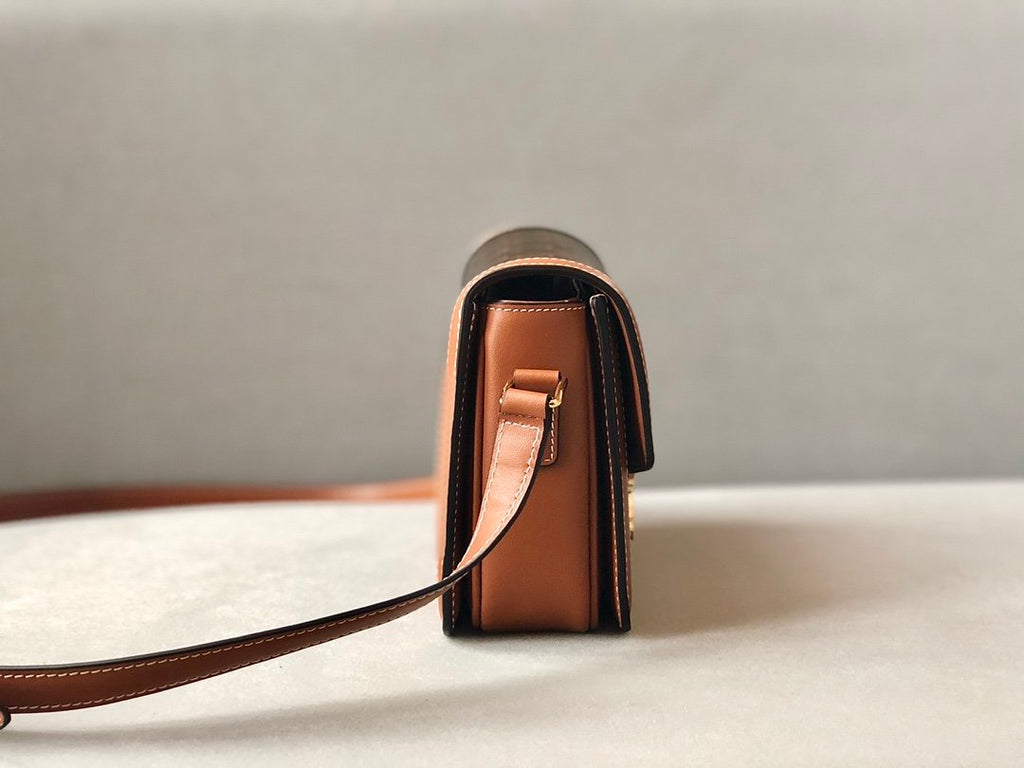 Tan CT triomphe bag