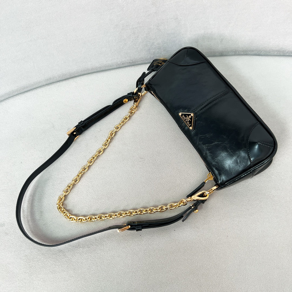 Black Re-Edition 2002 Medium Leather Shoulder Bag