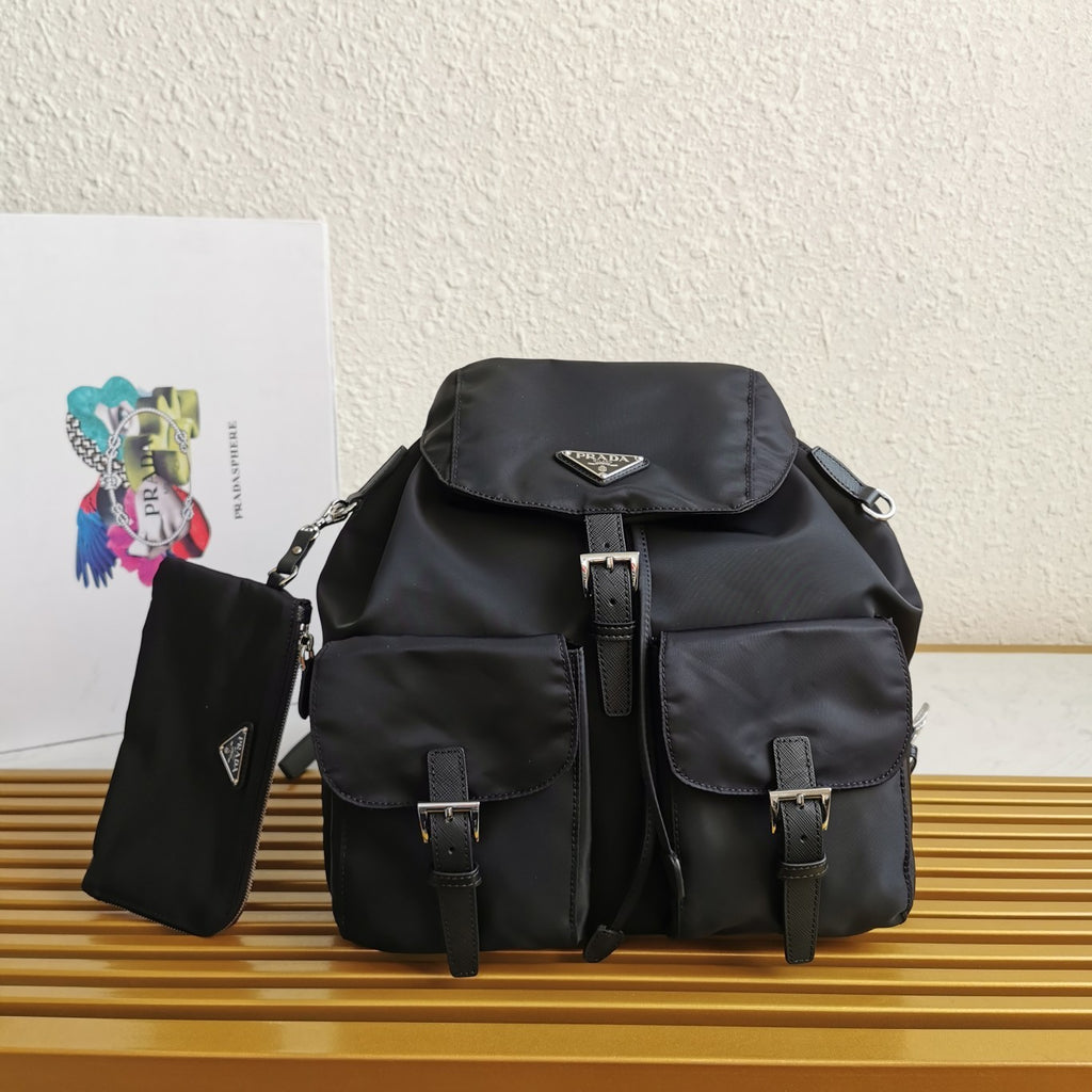 Black medium nylon backpack
