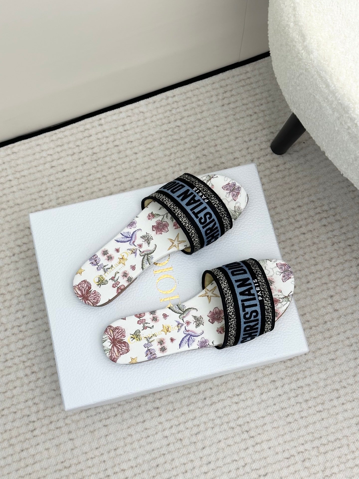 White Multicolor Dioramour Dway Slide