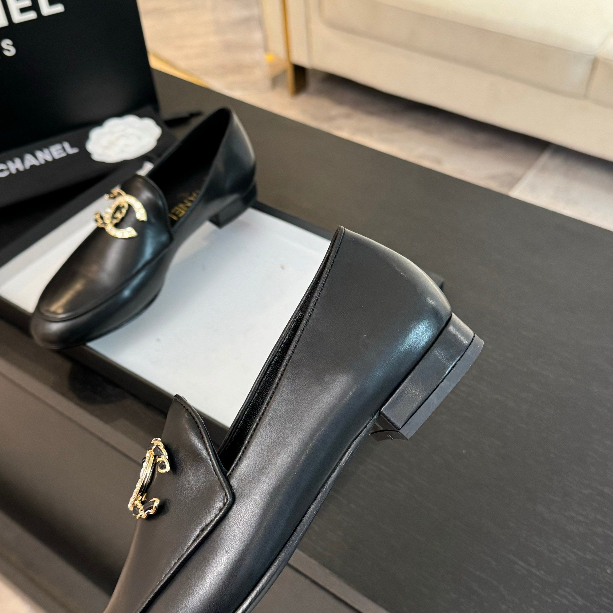 Black Moccasins With Embedded Logo Buckle