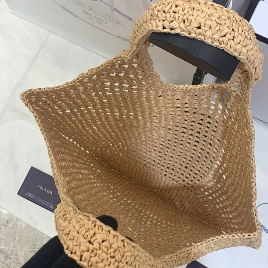 Natural large raffia tote bag