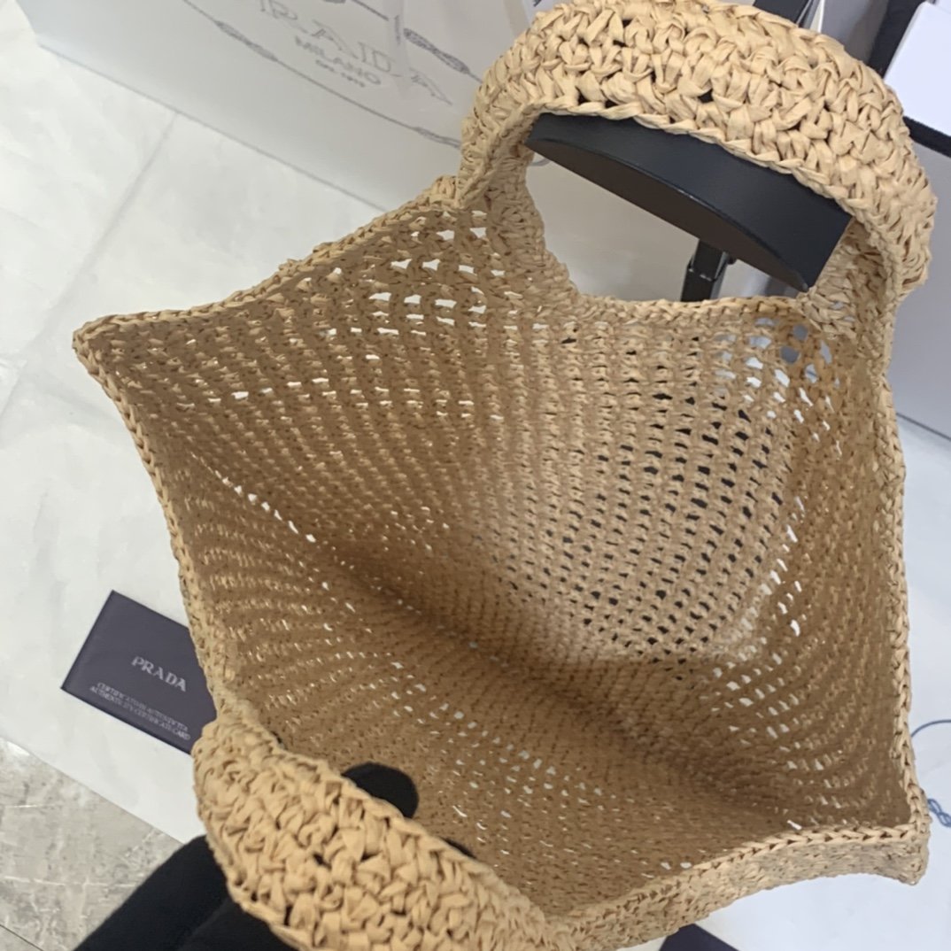 Natural large raffia tote bag