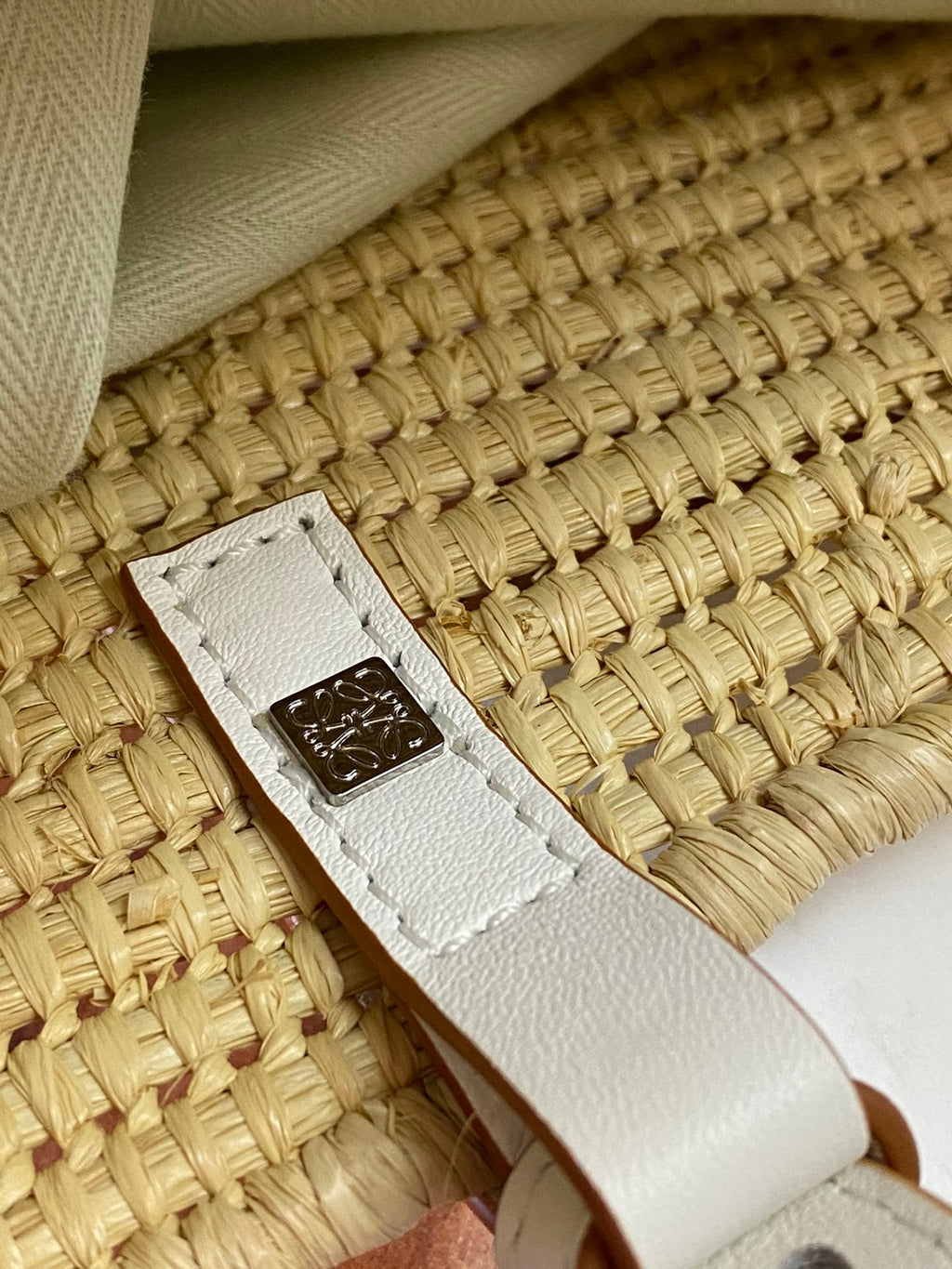 Natural & white raffia small square basket bag