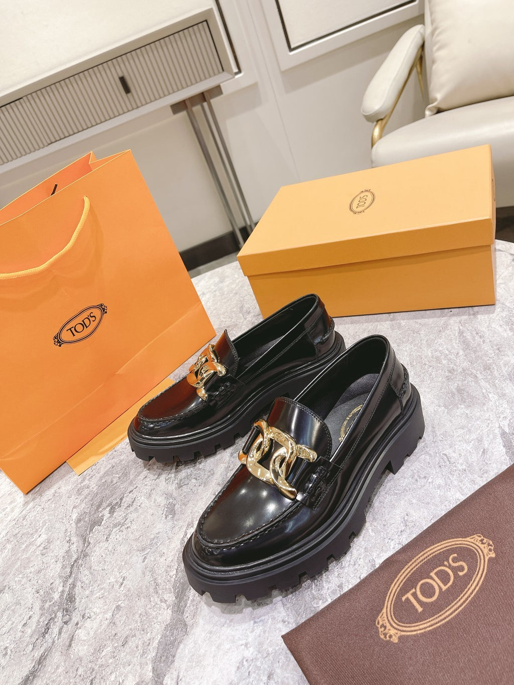 Black T loafers in leather