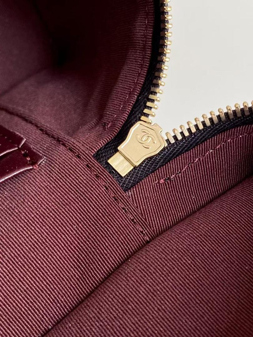 Black Classic Vanity With Chain