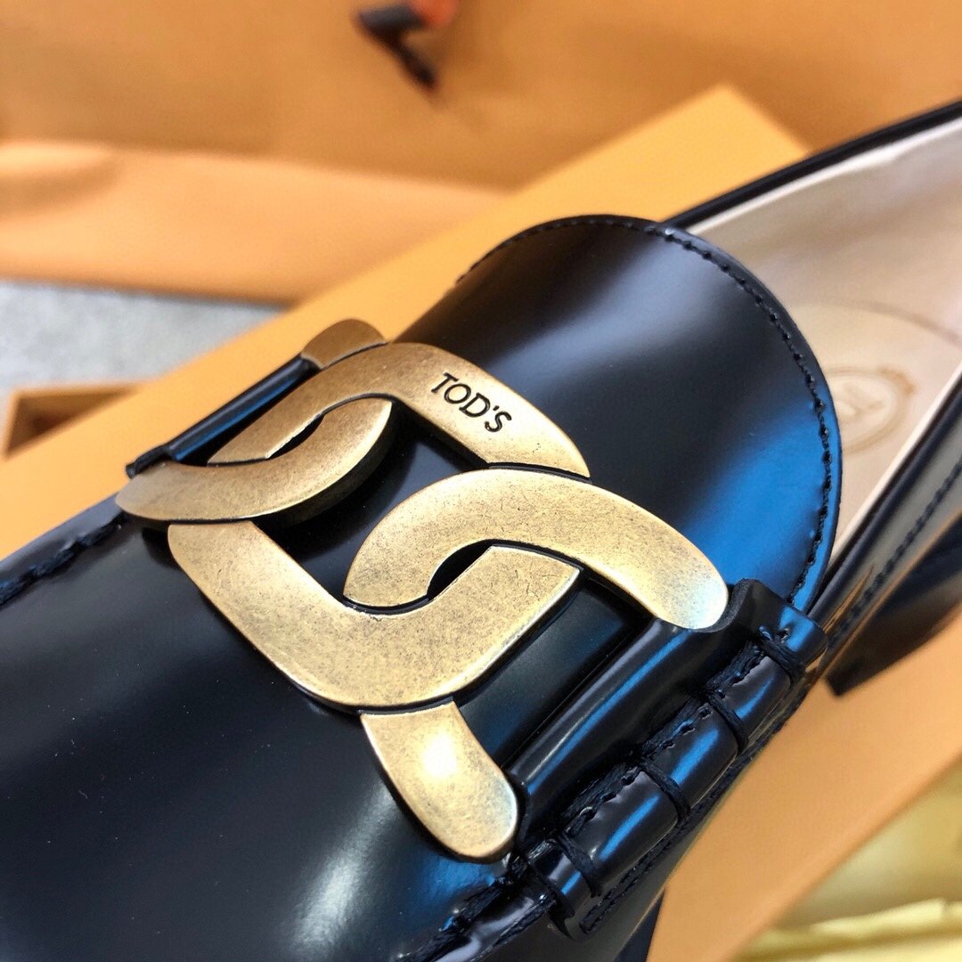 Black T loafers in leather