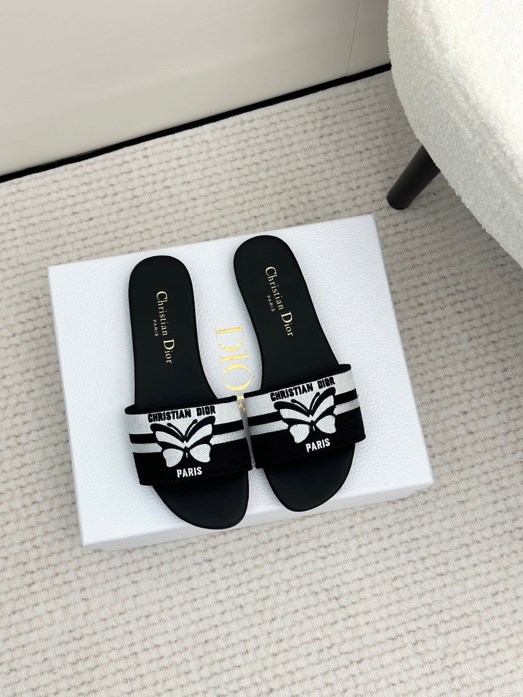 Black & White Dway Slide