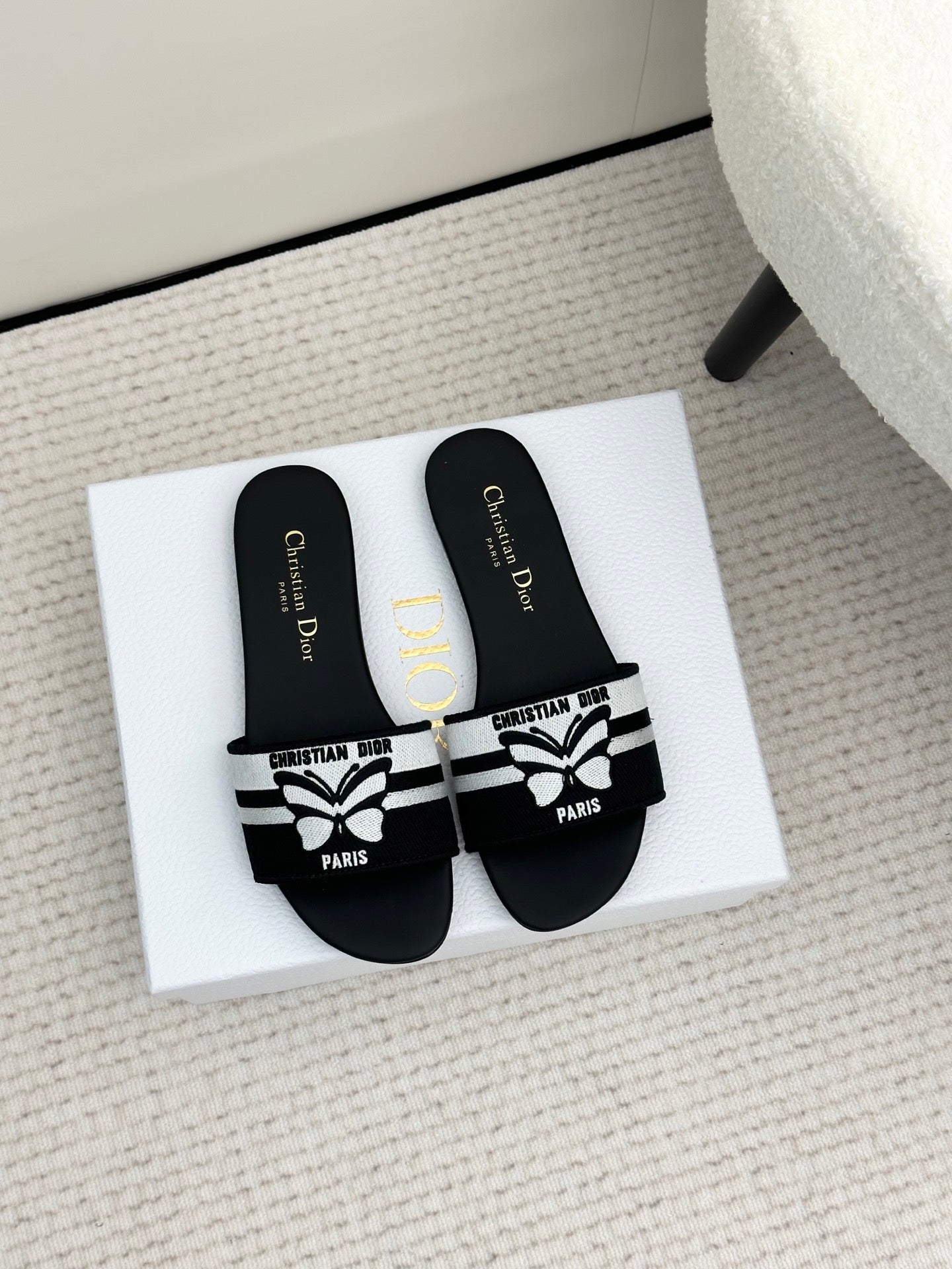 Black & White Dway Slide