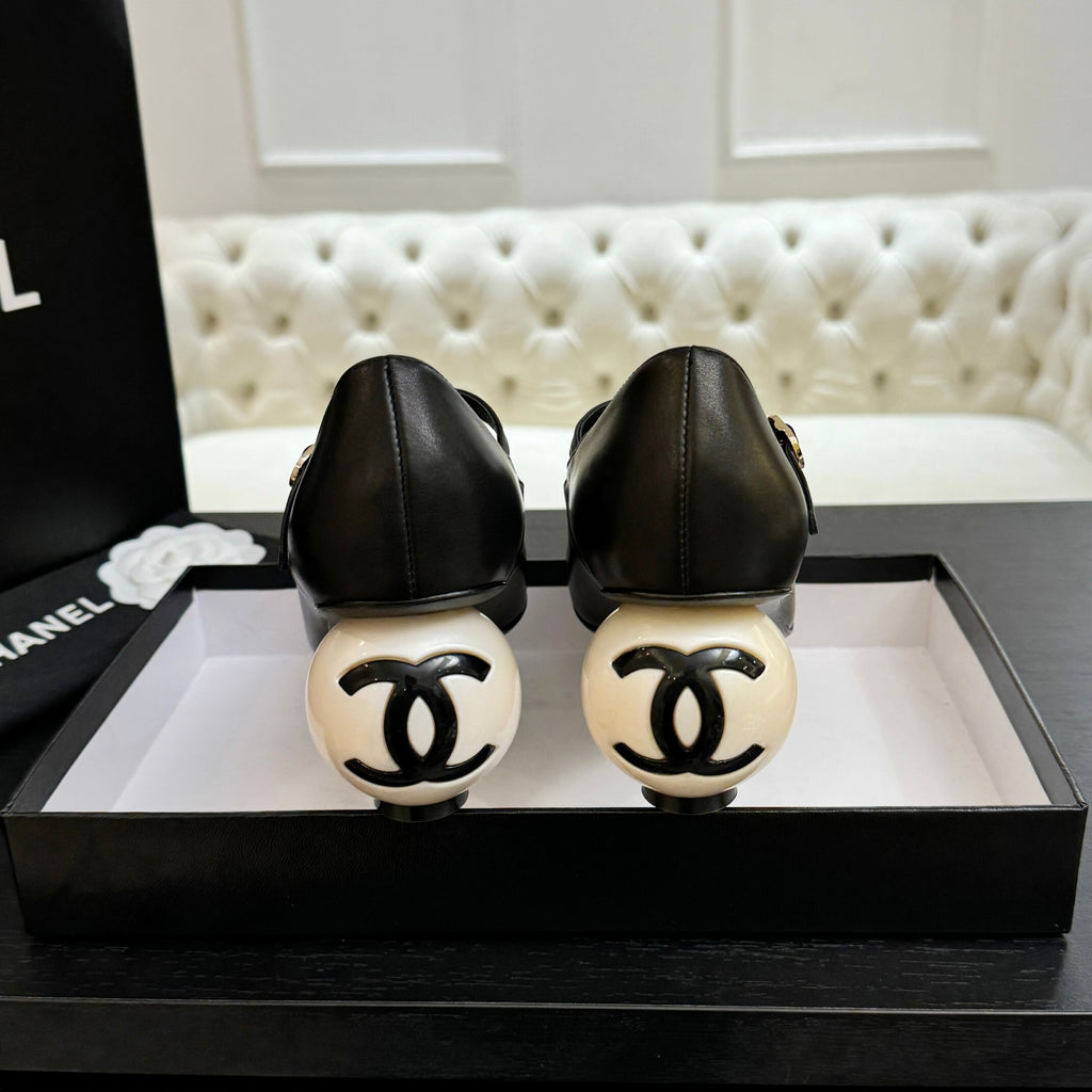 Black Mary Janes Pump