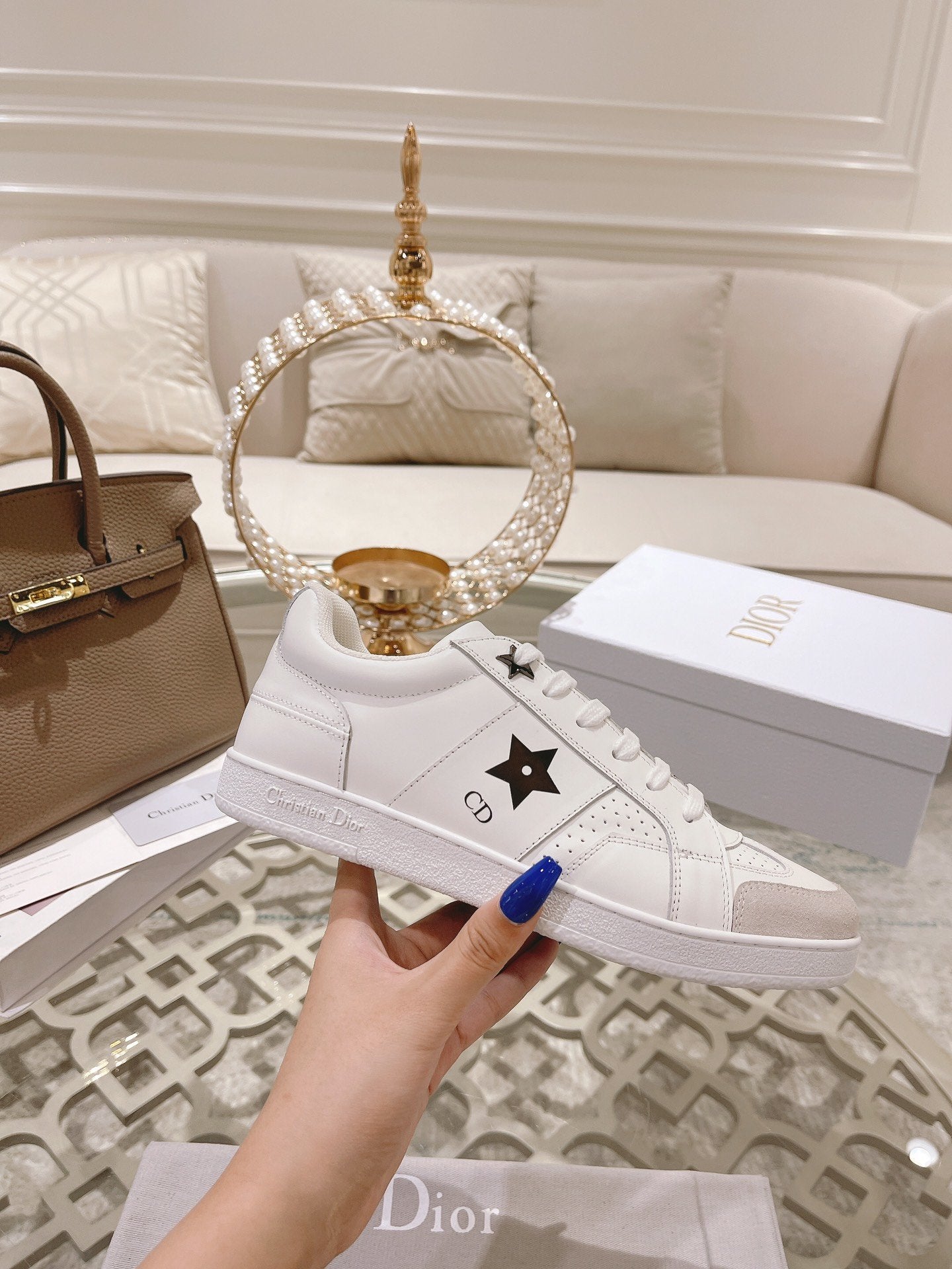 White star sneaker