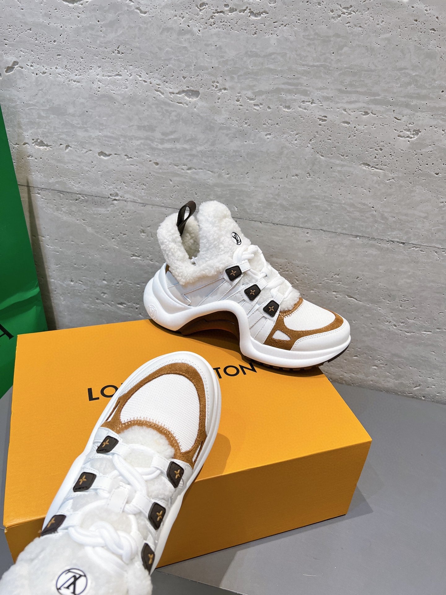 Natural LA sneaker