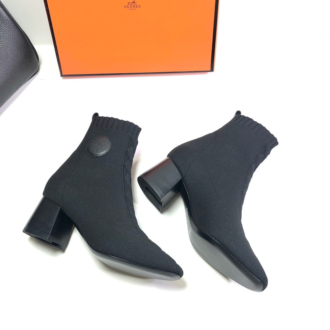 Black HV 60 ankle boot