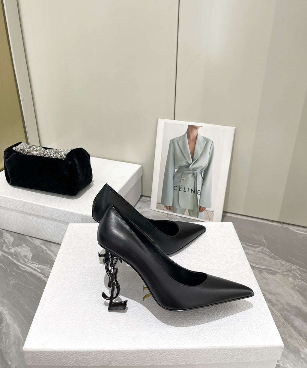 Black YO pumps