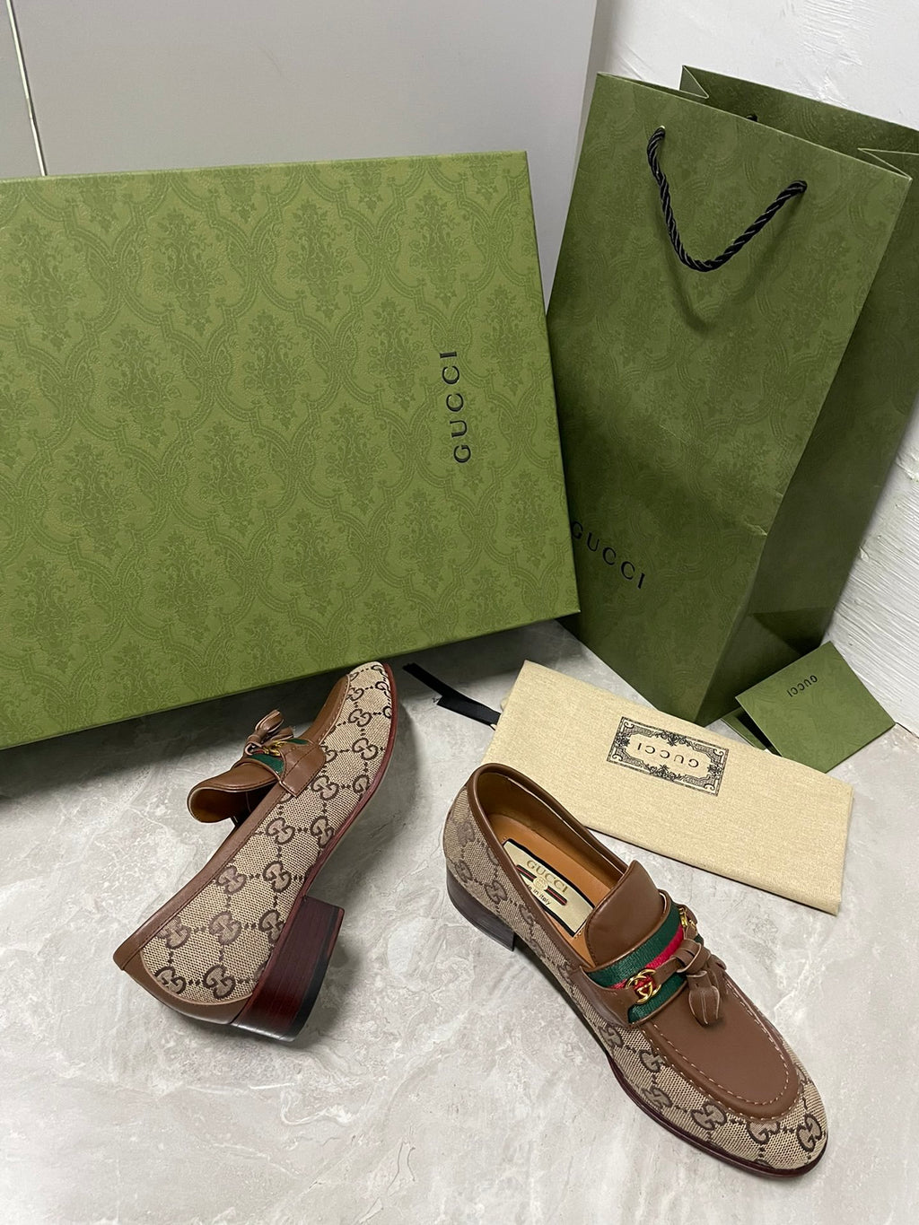 Beige loafer with tassel