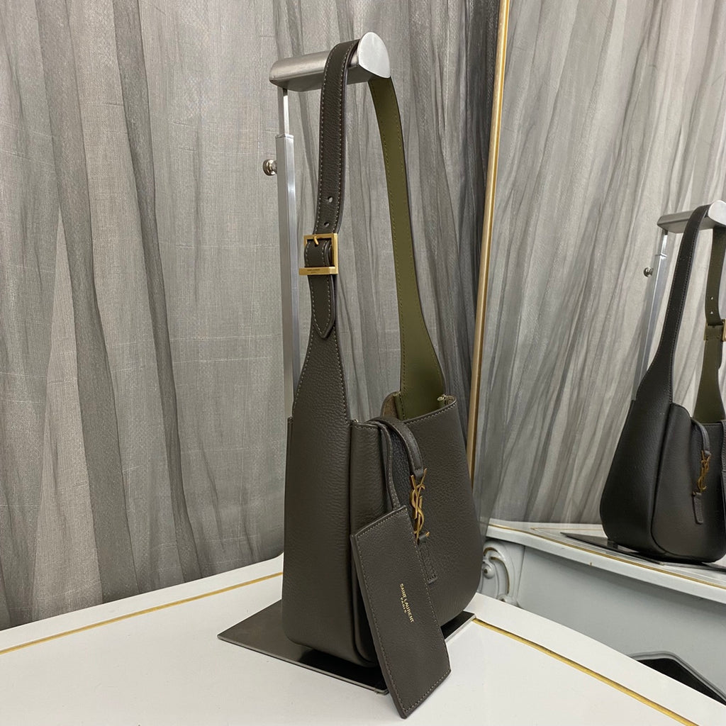 Light Musk Le 5 à 7 Supple Baby In Grained Leather