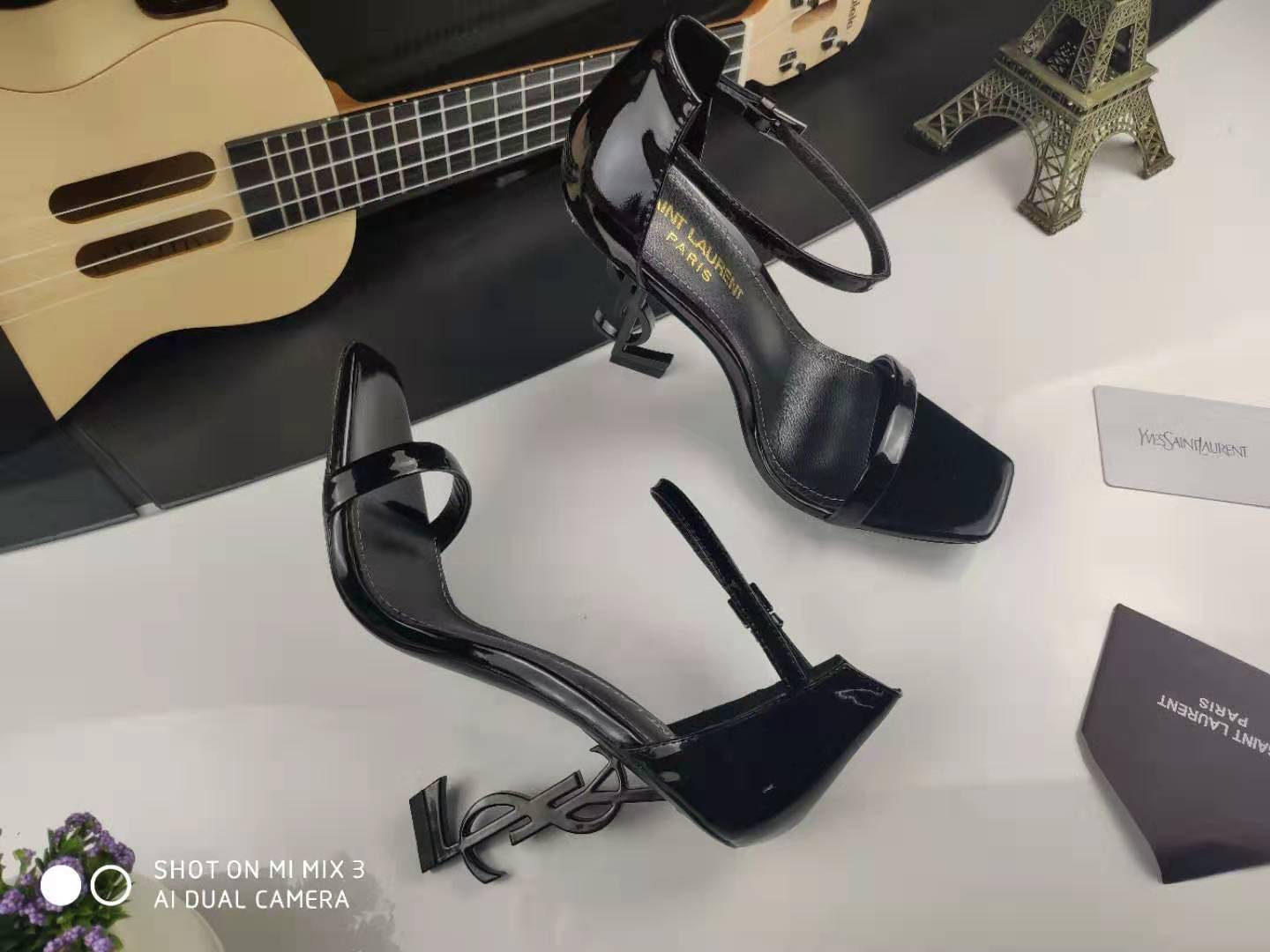 SLO sandals in patent leather with black heel