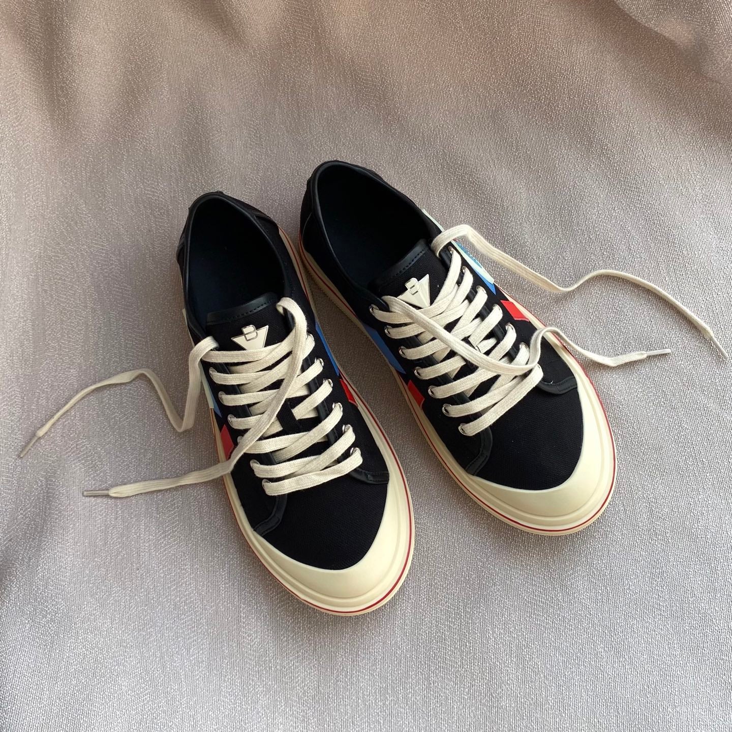Black Eliot Sneaker