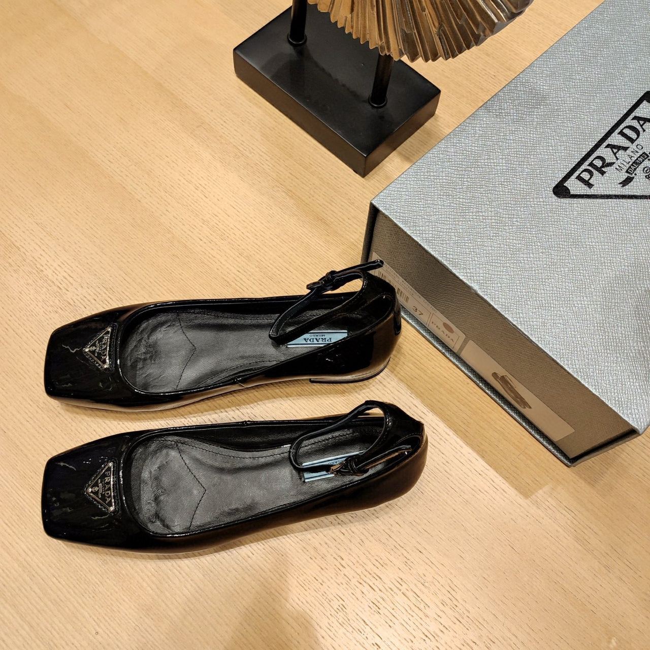 Black patent leather ballerinas