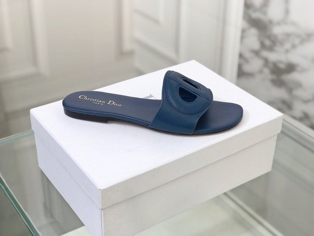 Blue D-club mule