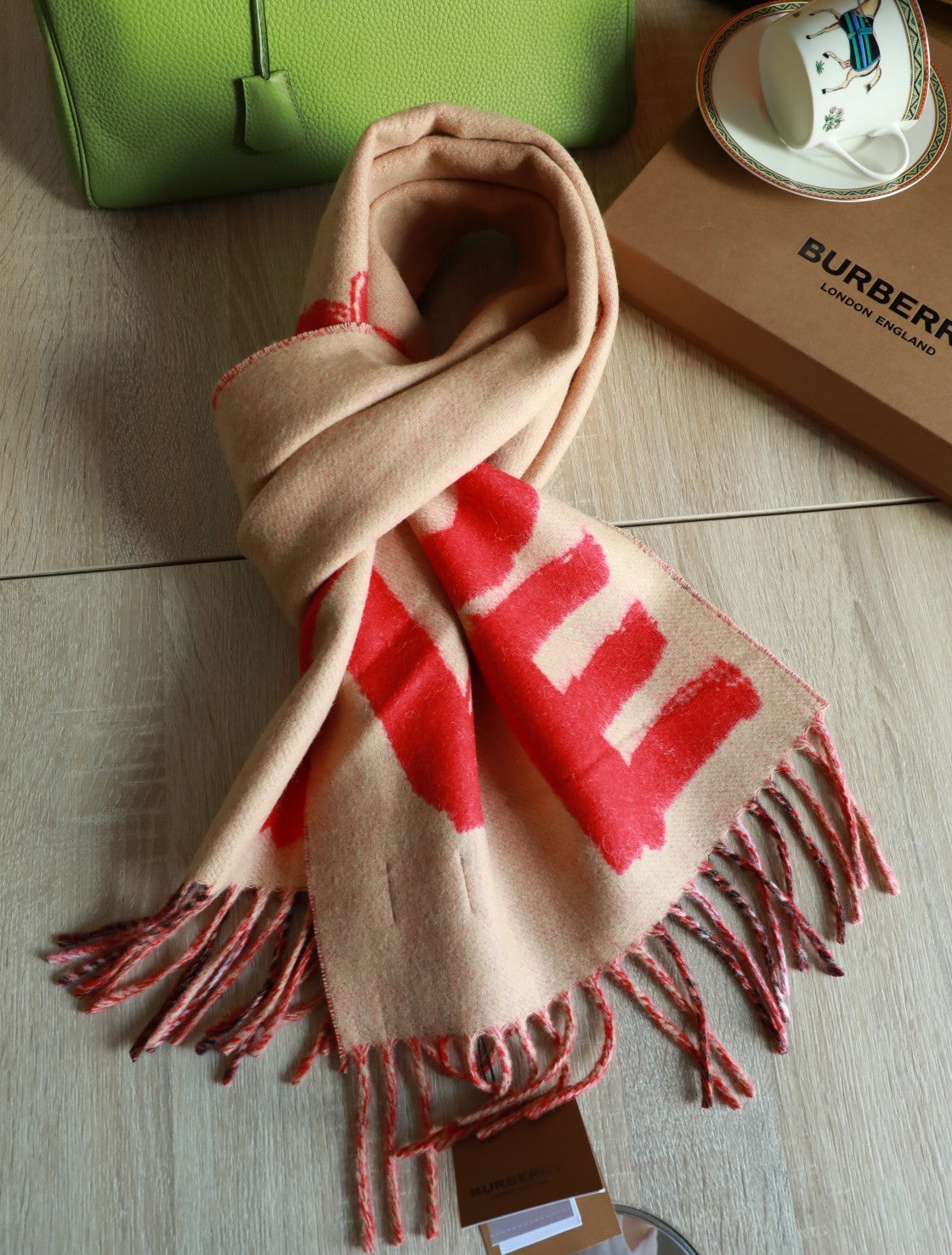 Begie wool love jacquard scarf