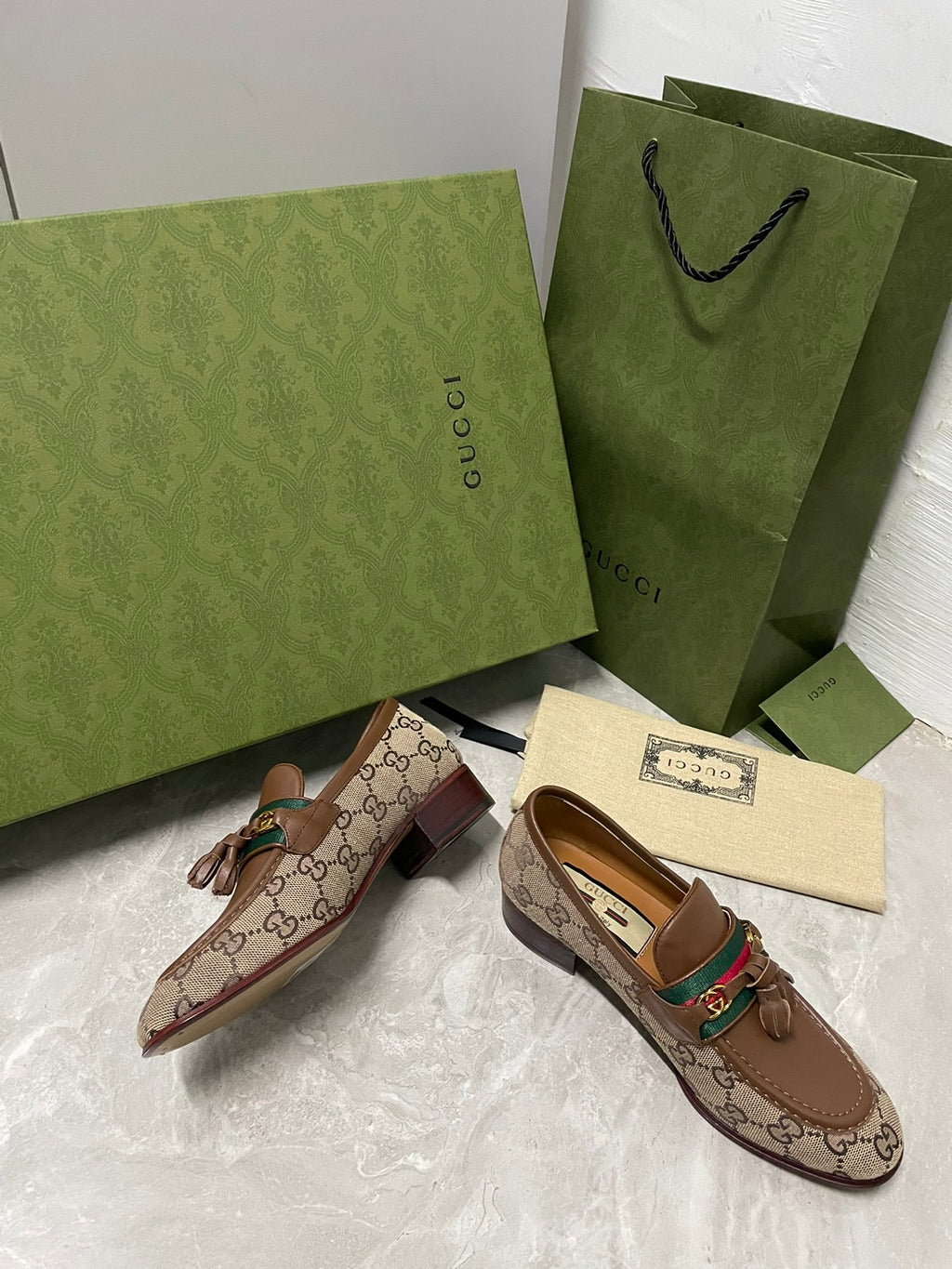 Beige loafer with tassel