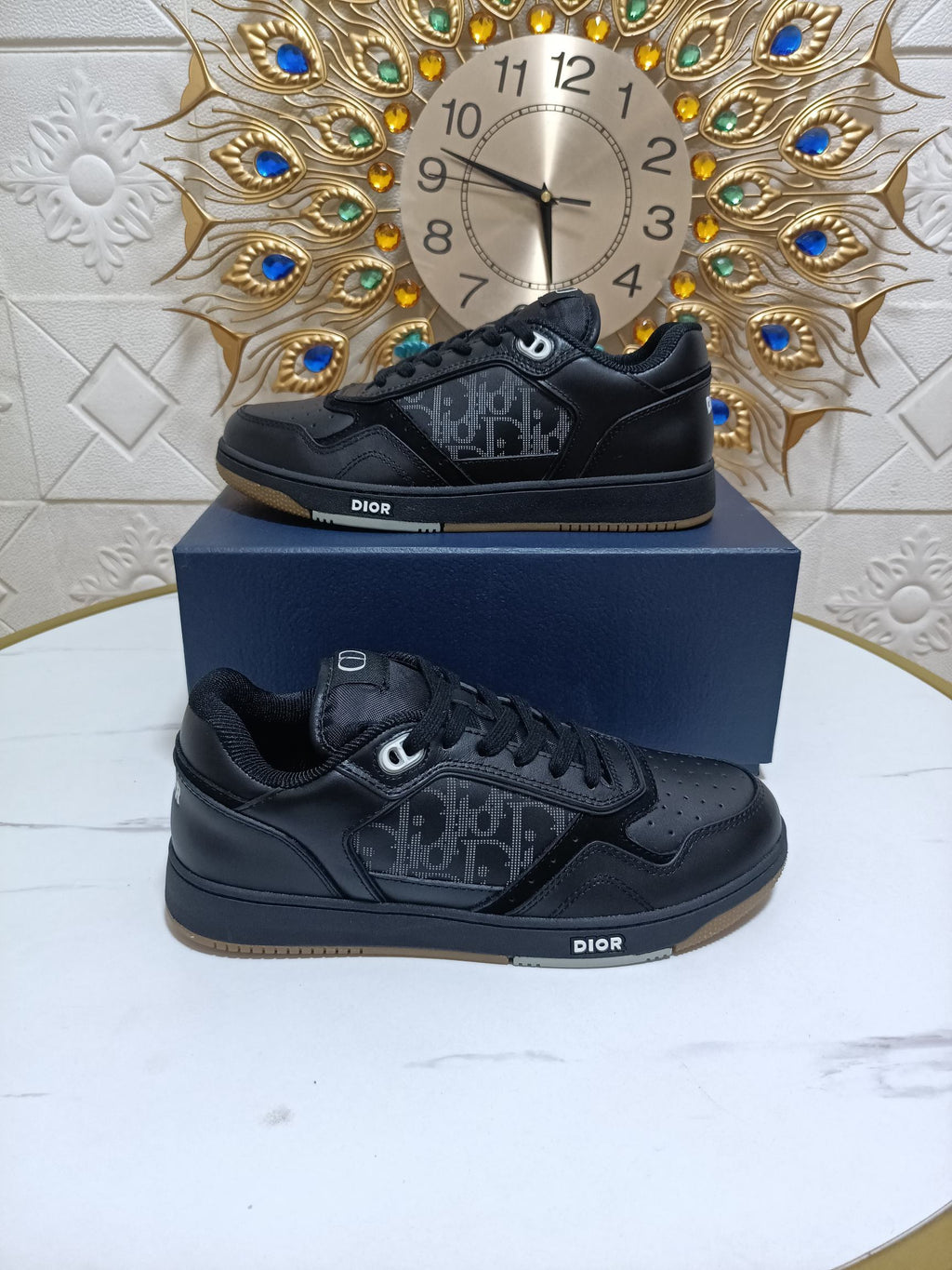 Black WT low-top men's sneaker