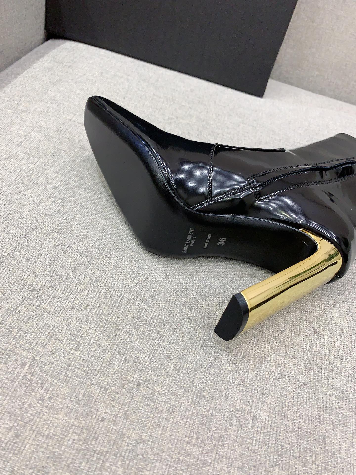 Black YA Ankle Boots In Glazed Leather