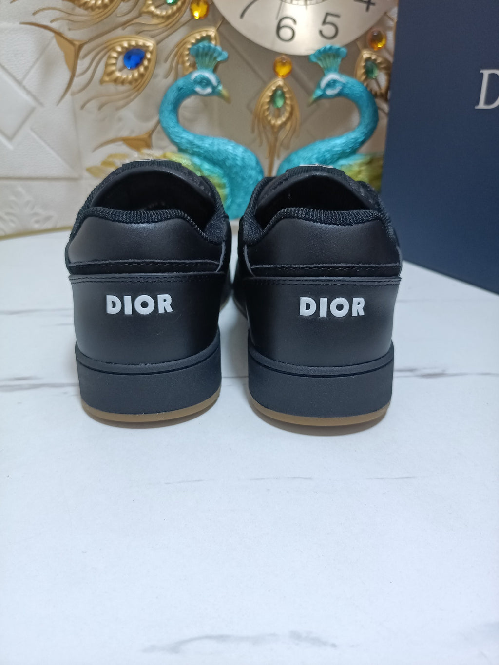 Black WT low-top men's sneaker