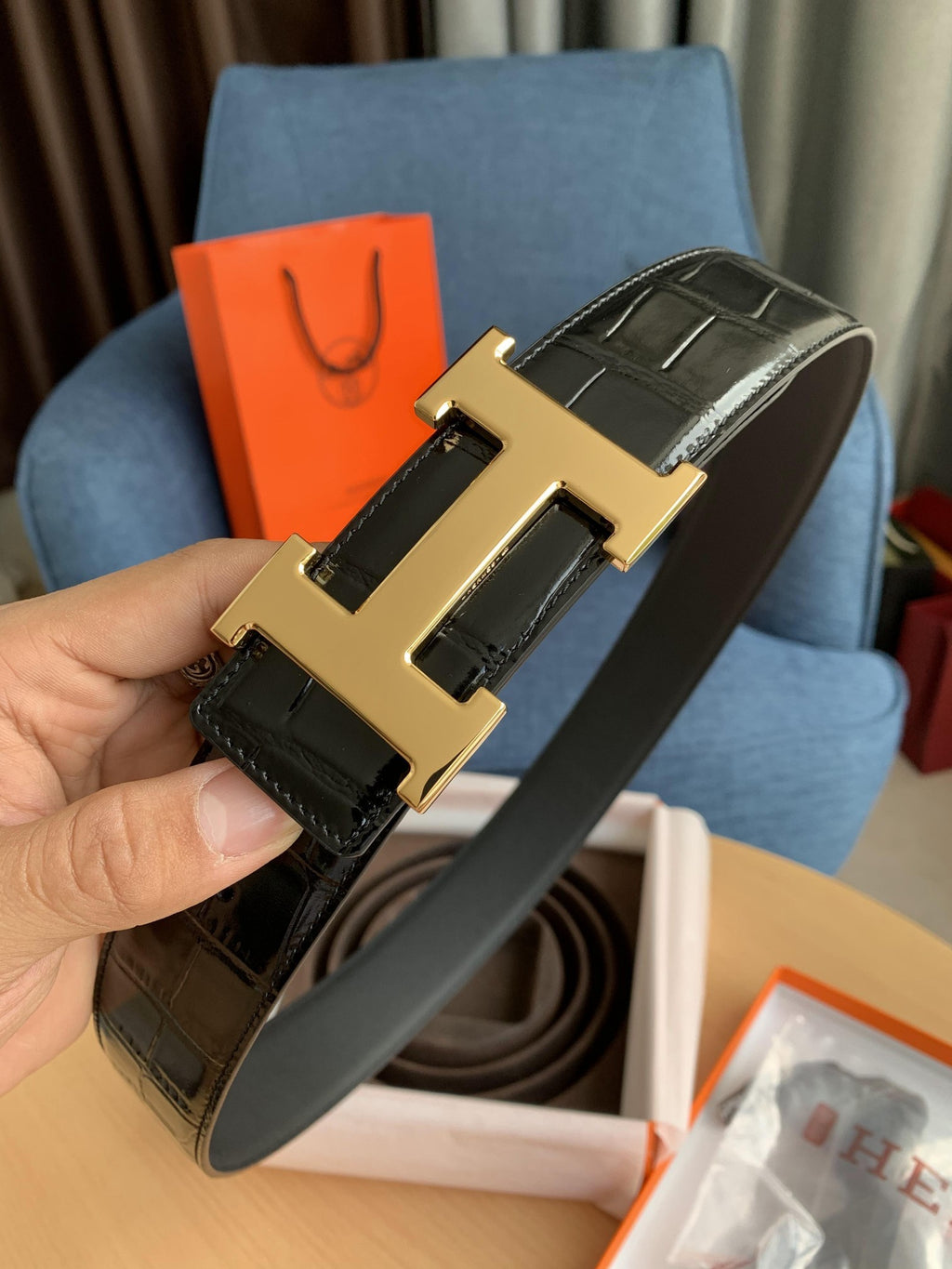 Noir H gold belt buckle & leather strap