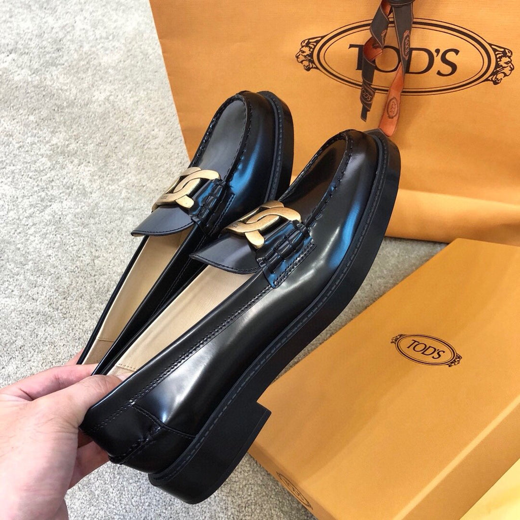 Black T loafers in leather