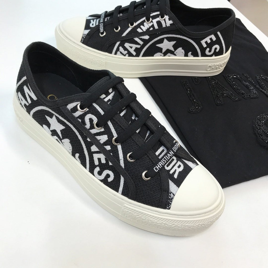 Black canvas WD sneaker