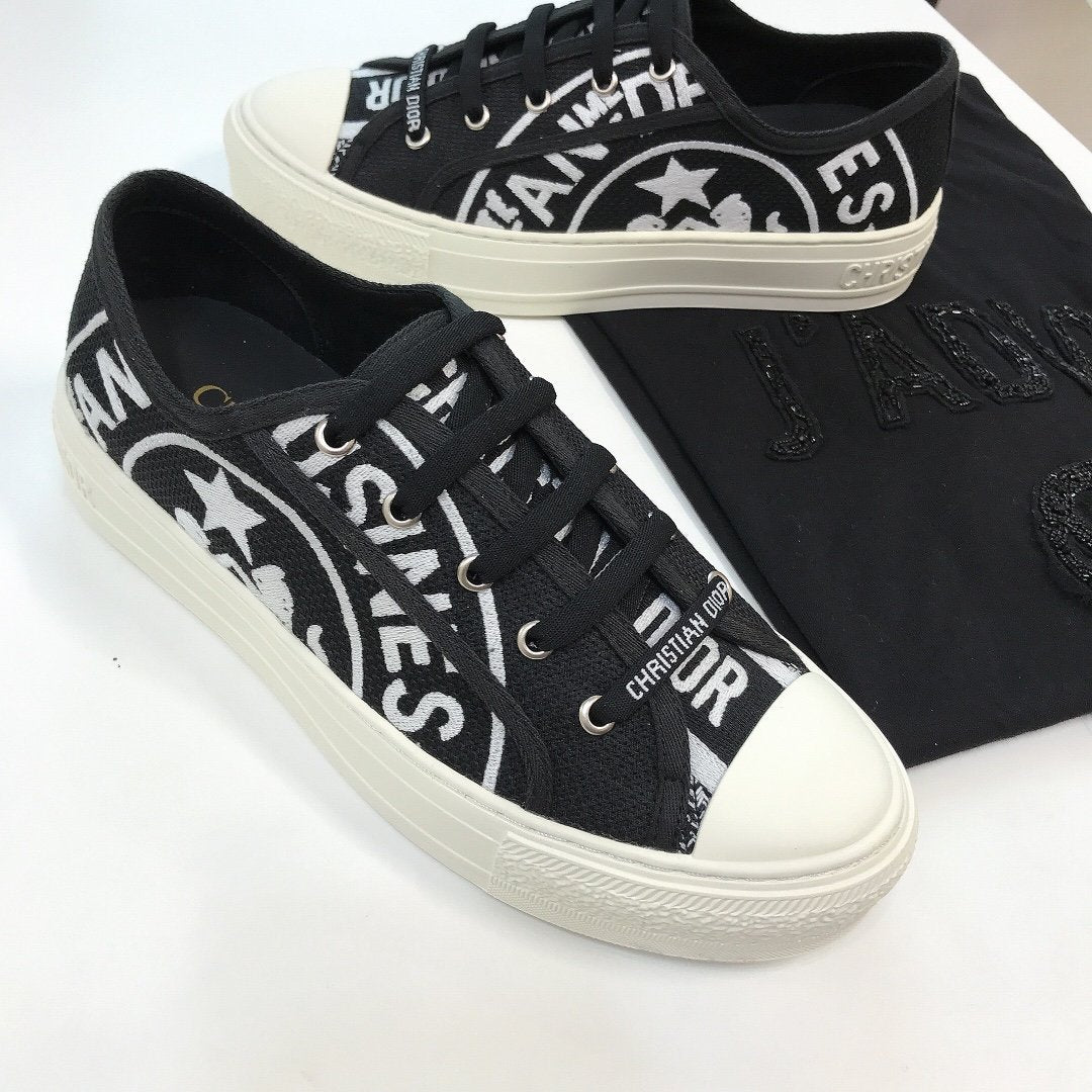 Black canvas WD sneaker