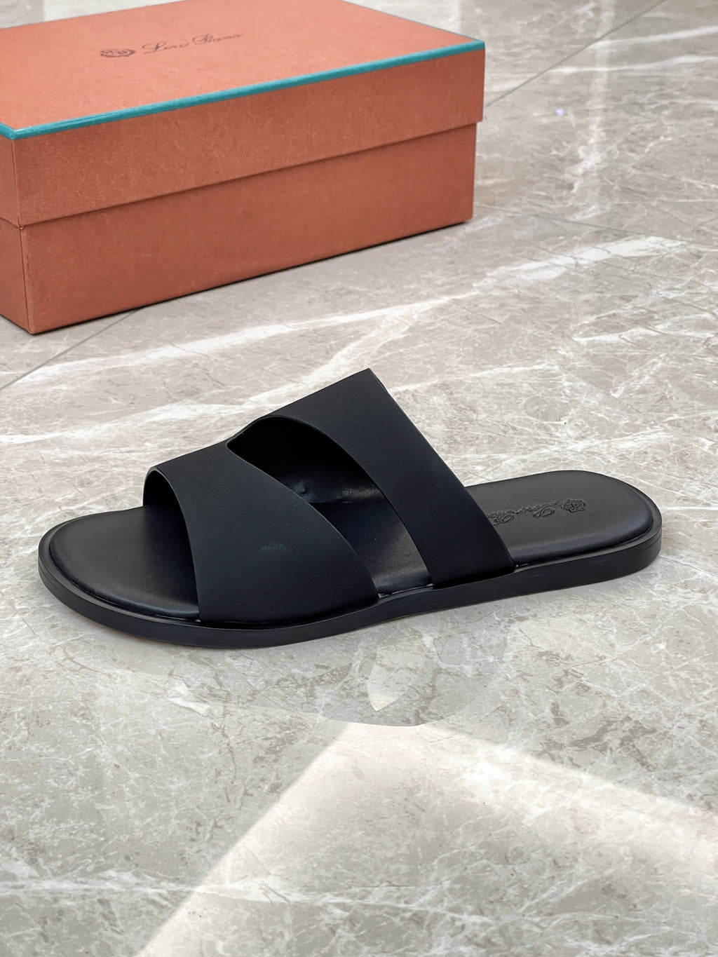Black Pilat Plain Walk Sandal