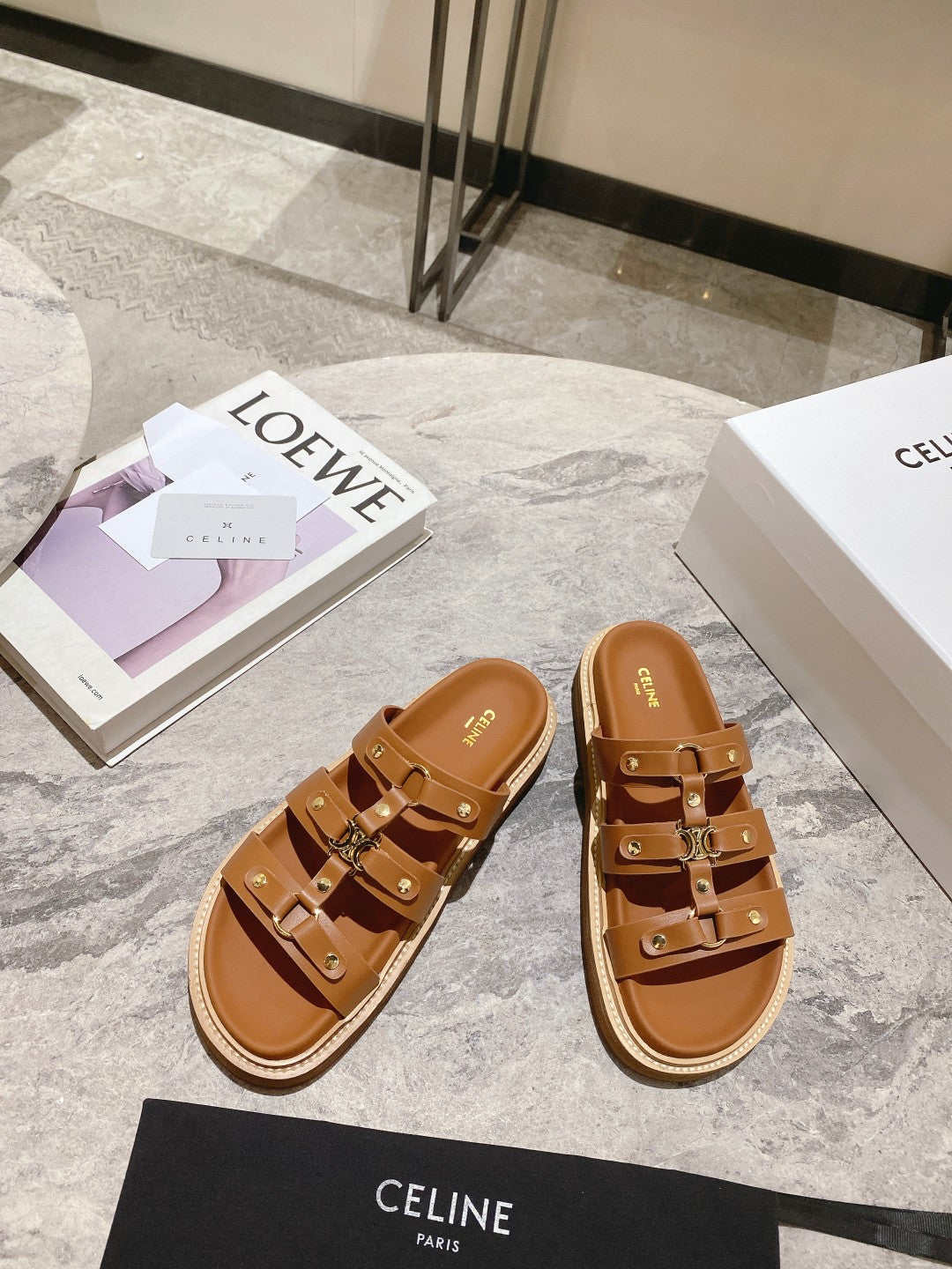 Tan Tippi Slides