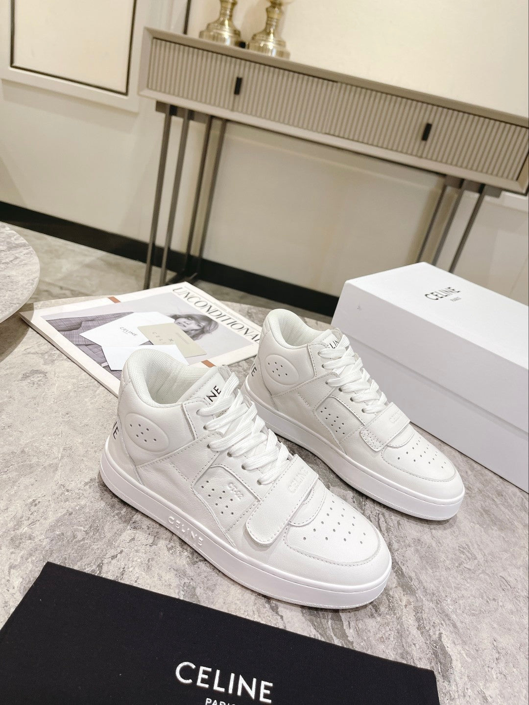 Optic white CT-02 mid sneaker