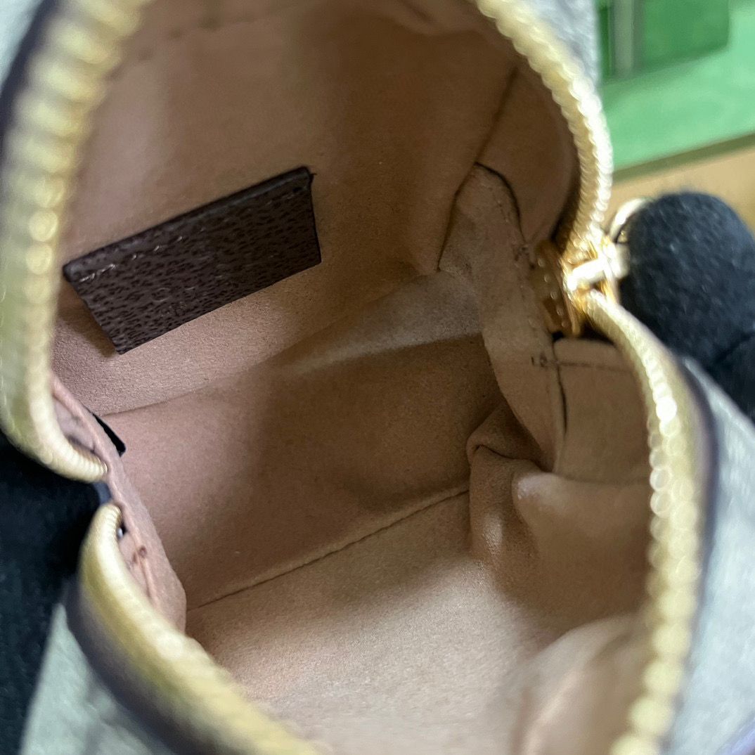 Beige Coin Purse With Strawberry