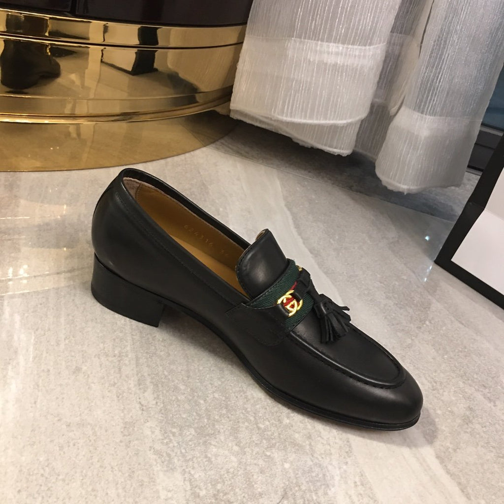 Black loafer with web