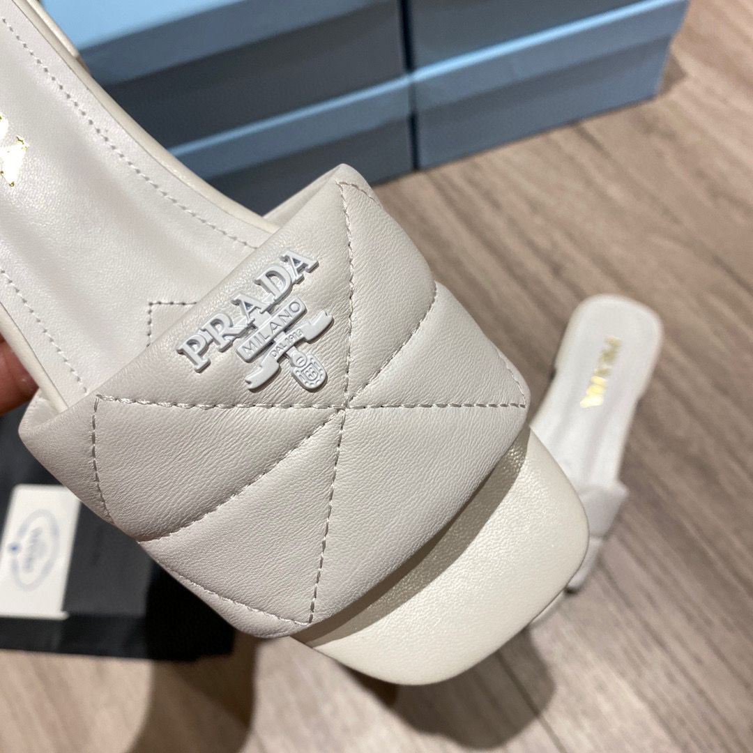 White quilted leather sabots