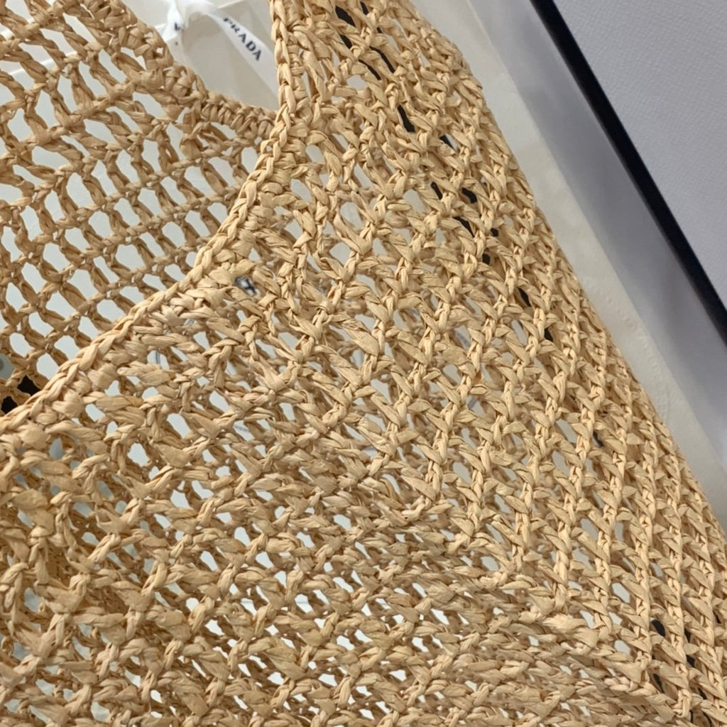 Natural large raffia tote bag