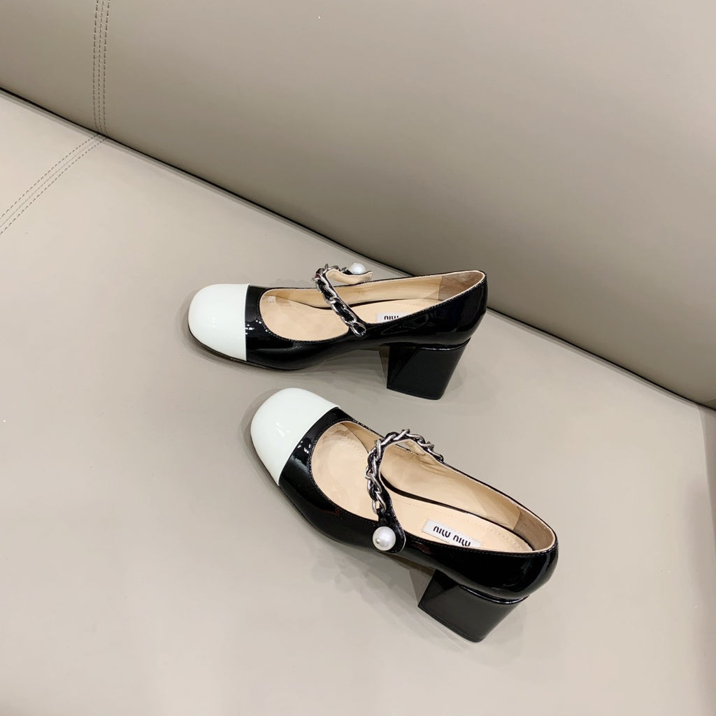 White & black MM patent leather 65 mm pumps