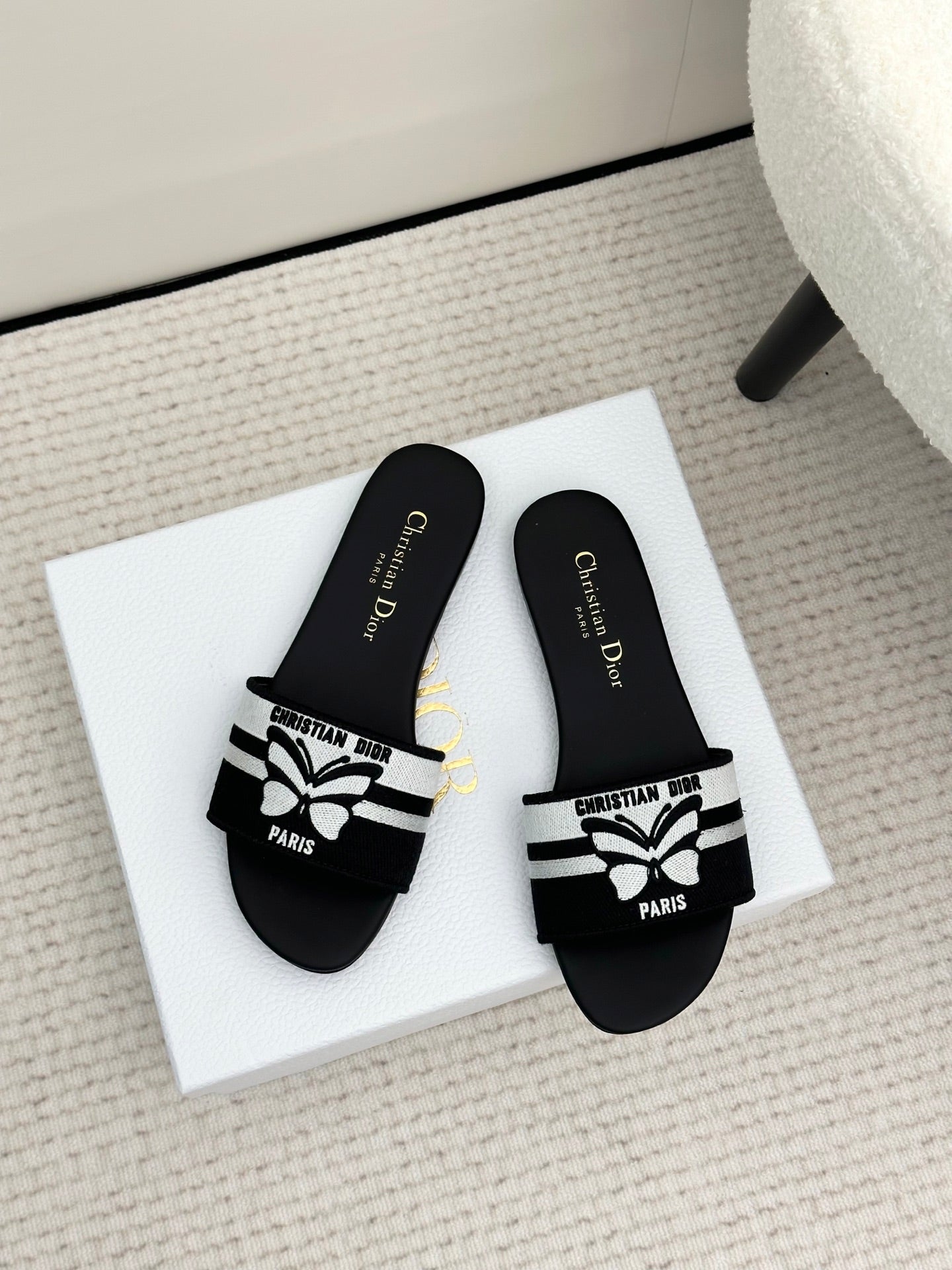 Black & White Dway Slide